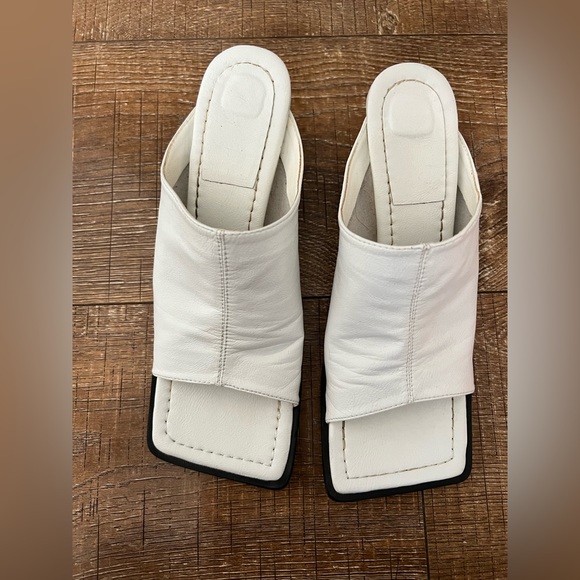 mules shoes. White heel Slippers size: 7.5 - Picture 6 of 7